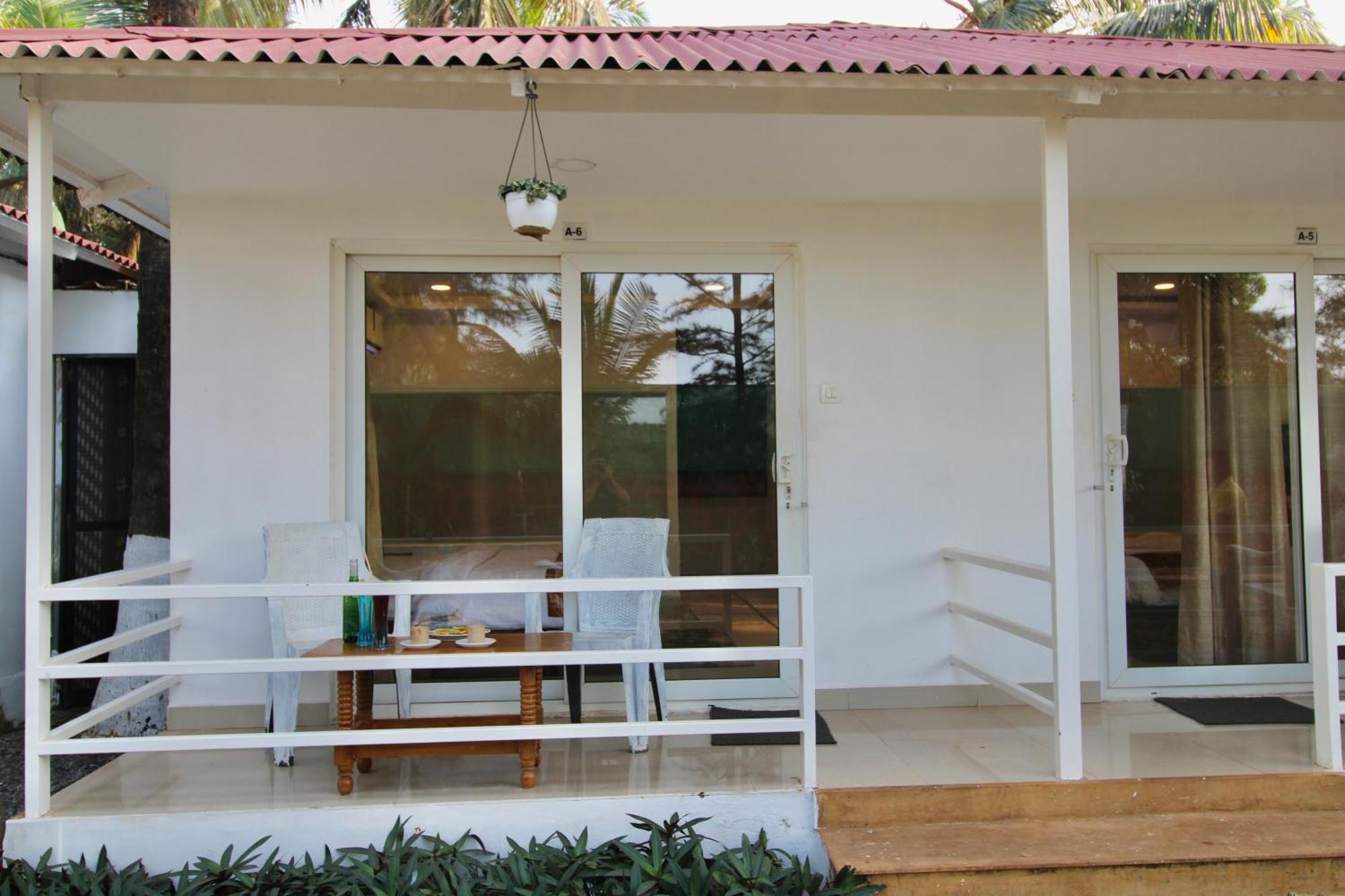 Arabian Sea Beach Resort Morjim Exterior photo