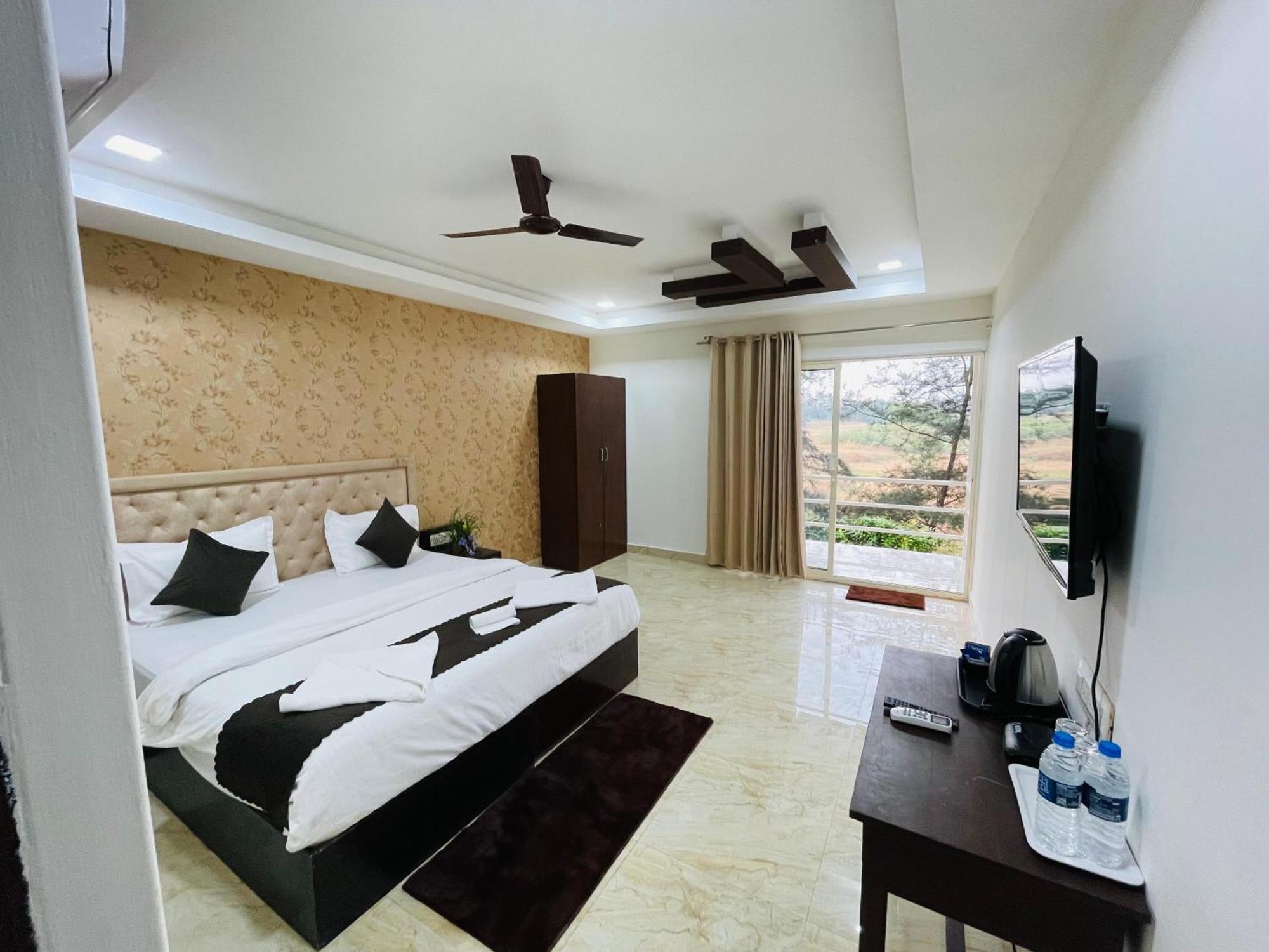 Arabian Sea Beach Resort Morjim Exterior photo